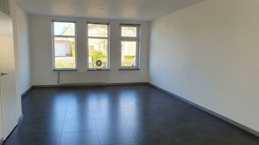 photo of consumer living room cleared with AI